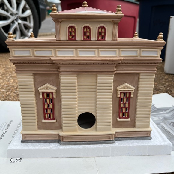 Department 56 Christmas In The City Series "Heritage Museum Of Art" #58831 - Picture 3 of 15